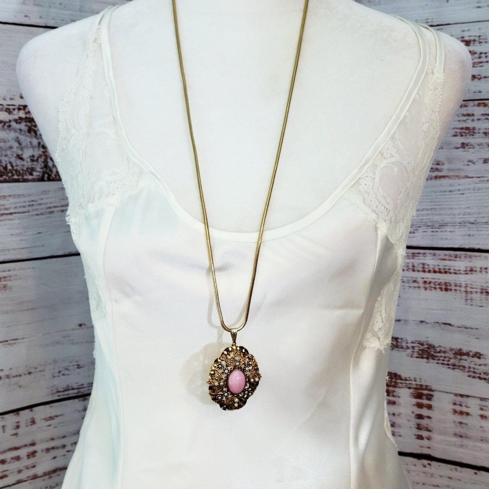 Vintage Avon Pink Cabochon Faux Pearl Pendant Necklace Gold Tone 30" Granny Core - Picture 3 of 8